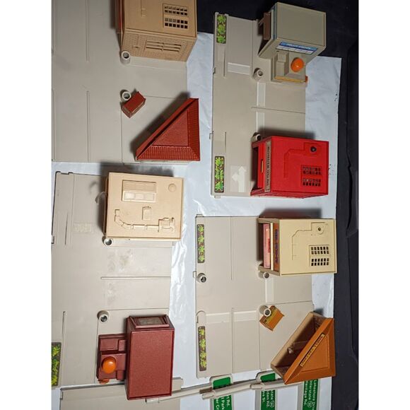 Hot Wheels Mattel Deluxe Lot Buildings Signs & More - Picture 9 of 14